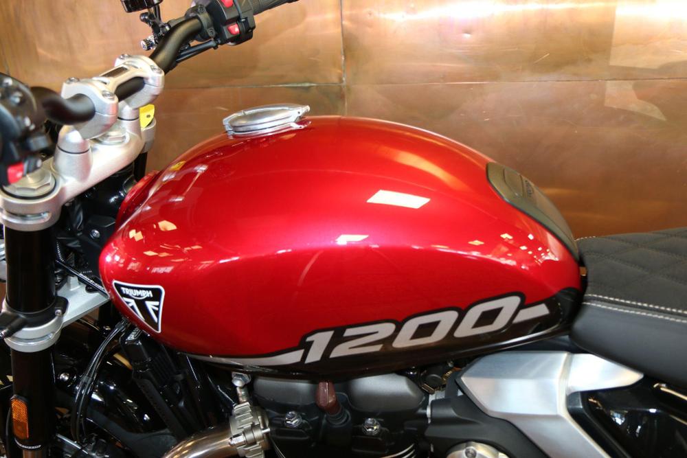 TRIUMPH Speed Twin 1200 Photo at-6db75459355643bebb738b805748a66b.jpg