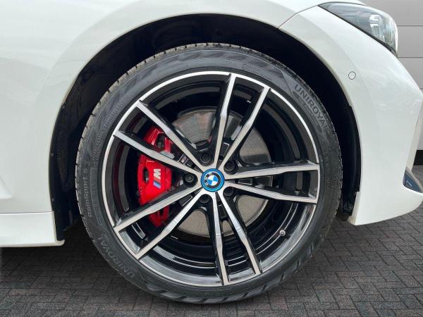 BMW 3 Series Photo at-6e2ef6a23e8c4aaea7359d0446006dee.jpg