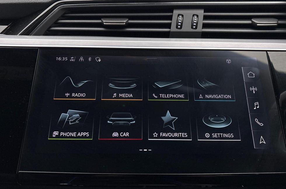 Audi e-tron Photo at-6e2f5d1583f4404d8a40a058729c485e.jpg