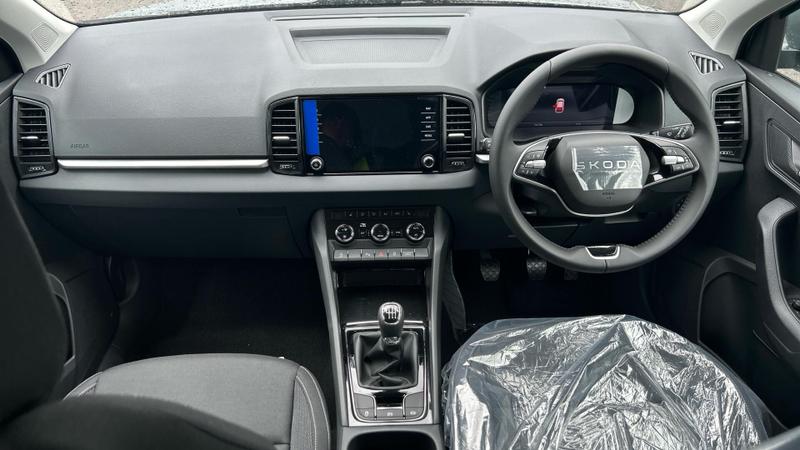 Skoda Karoq Photo at-6e31bb5662724d88b816abc04dad04cf.jpg