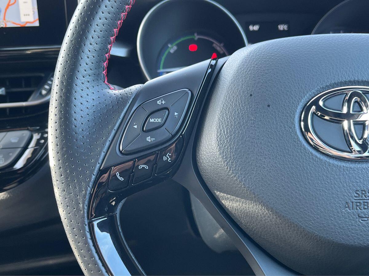 Toyota C-HR Photo 15