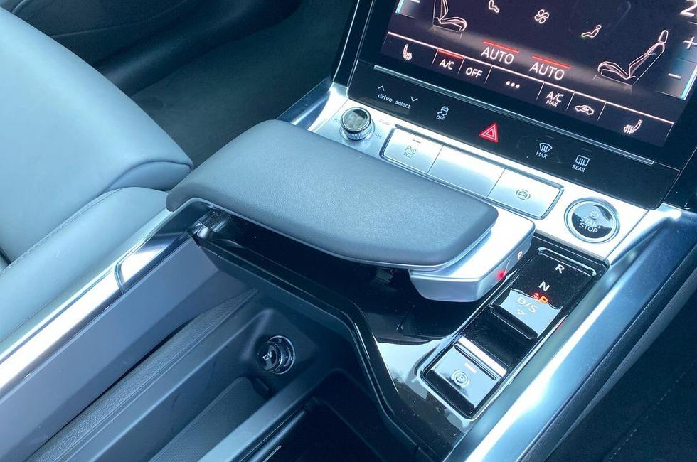 Audi e-tron Photo at-6e864c8705f24b6b8eade0da09c46c63.jpg