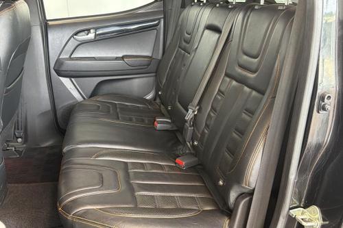 Isuzu D-MAX Photo at-6ebe4596f7db4743b718f7f710f51d8b.jpg