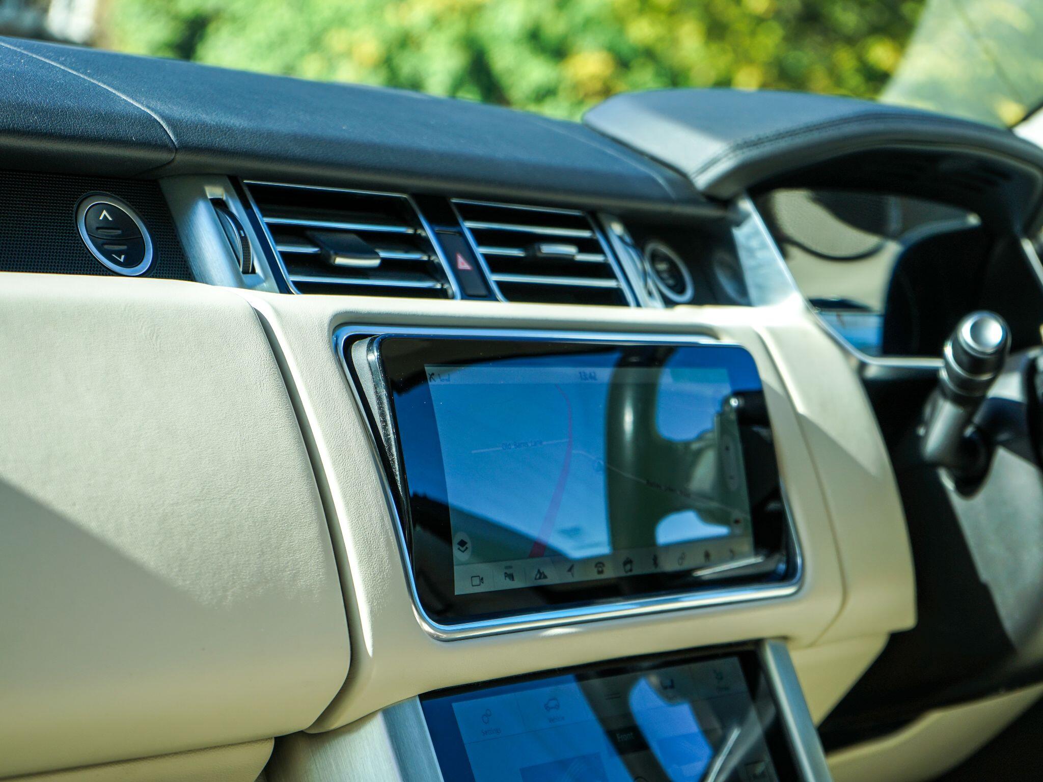 Land Rover Range Rover 2.0 P400e 13.1kWh Westminster Black Auto 4WD Euro 6 (s/s) 5dr — photo 19