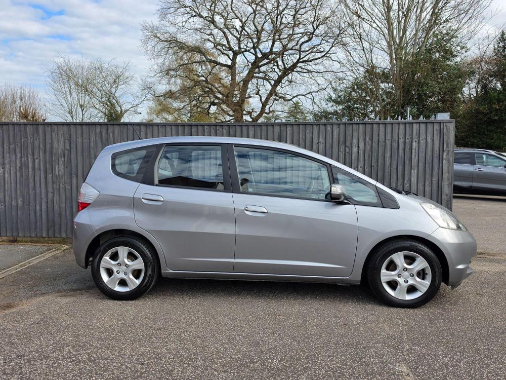 Honda Jazz Photo at-6f2a6390e3484ac89cc0ad403f90cc9a.jpg