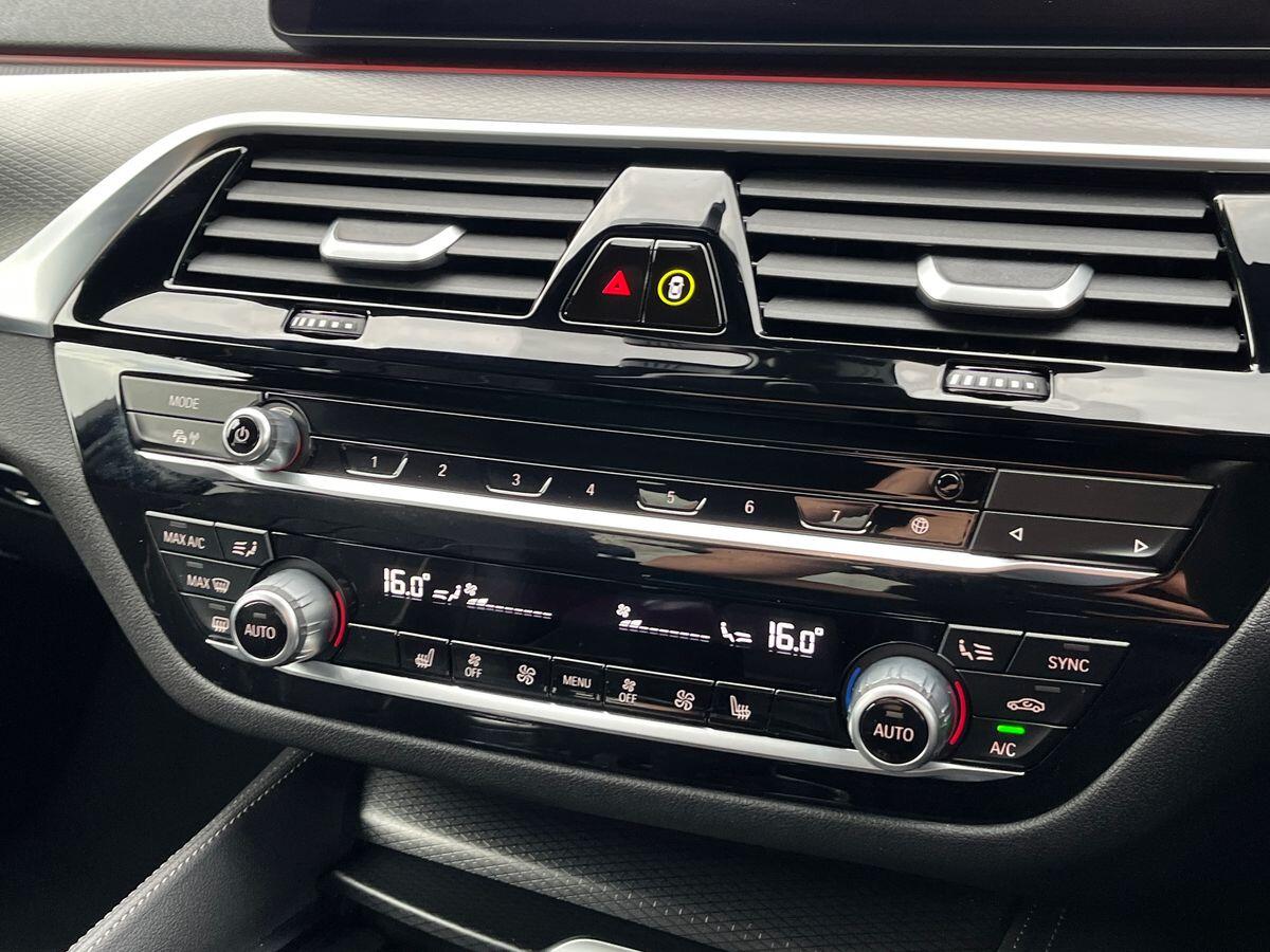 BMW 5 Series Photo 12