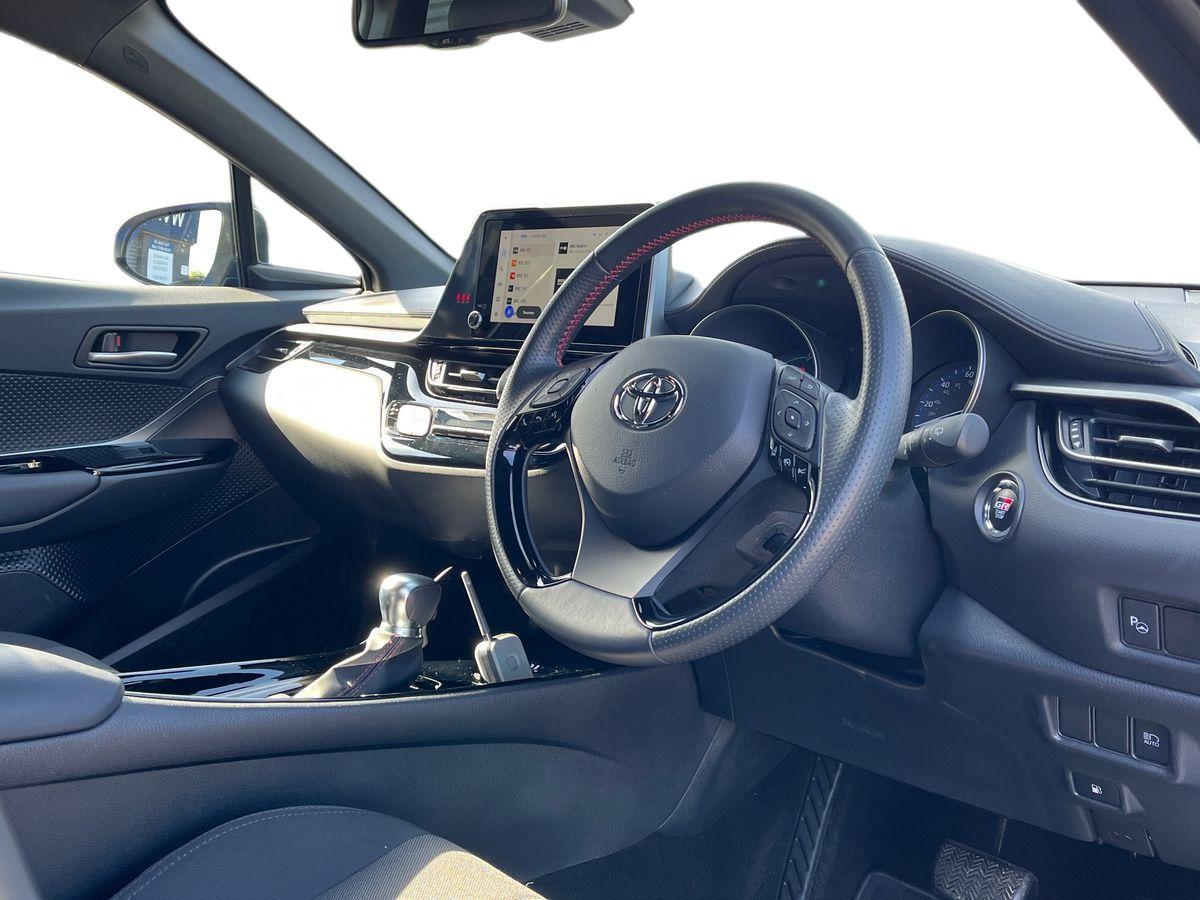 Toyota C-HR Photo 19