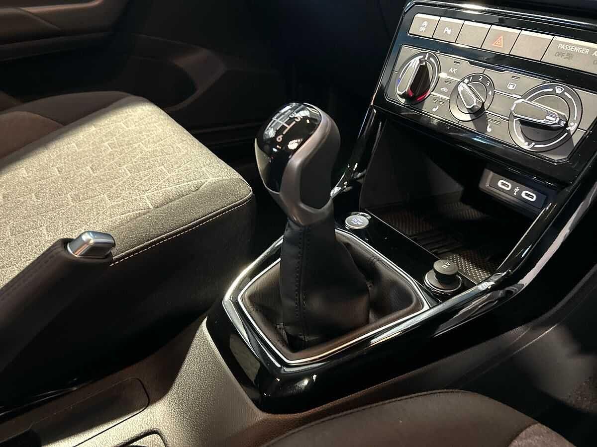 Volkswagen T-Cross Photo at-6fb0bd54e07045b49f07e29abda1a641.jpg