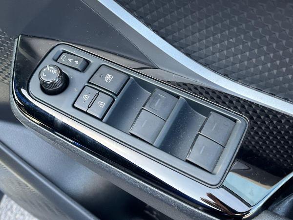 Toyota C-HR Photo at-6fd7dc01ab12427e86ef22ad7ce12893.jpg