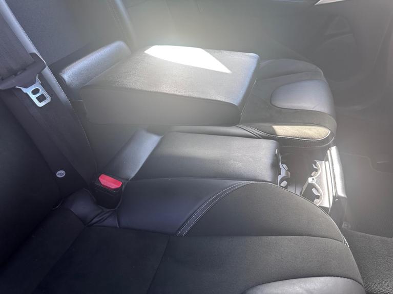 Used Volvo V40 YT18VLJ 10