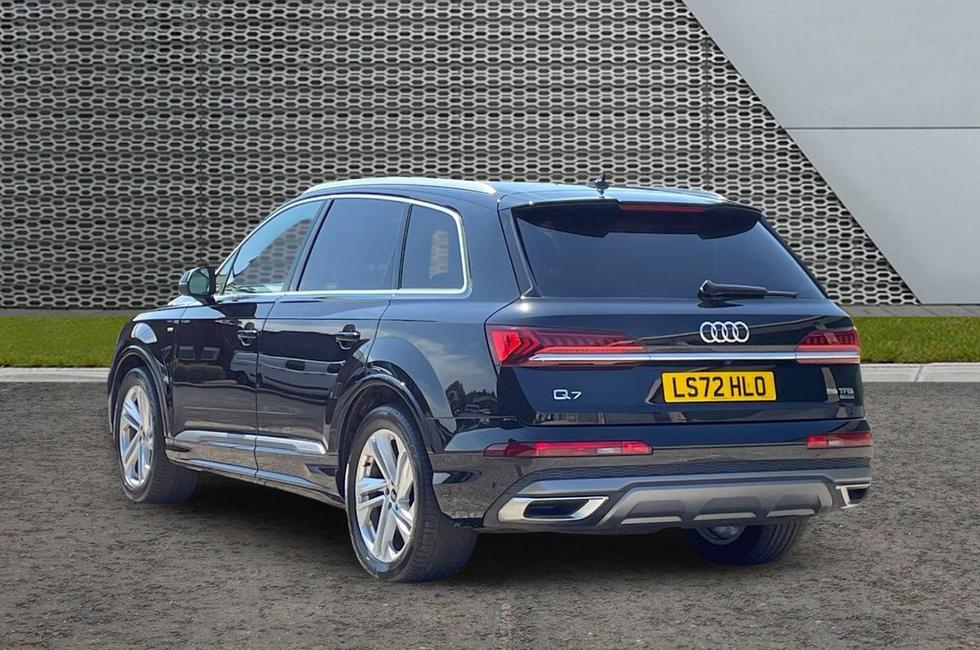 Audi Q7 Photo at-708d764e6f74492b918e624628978342.jpg