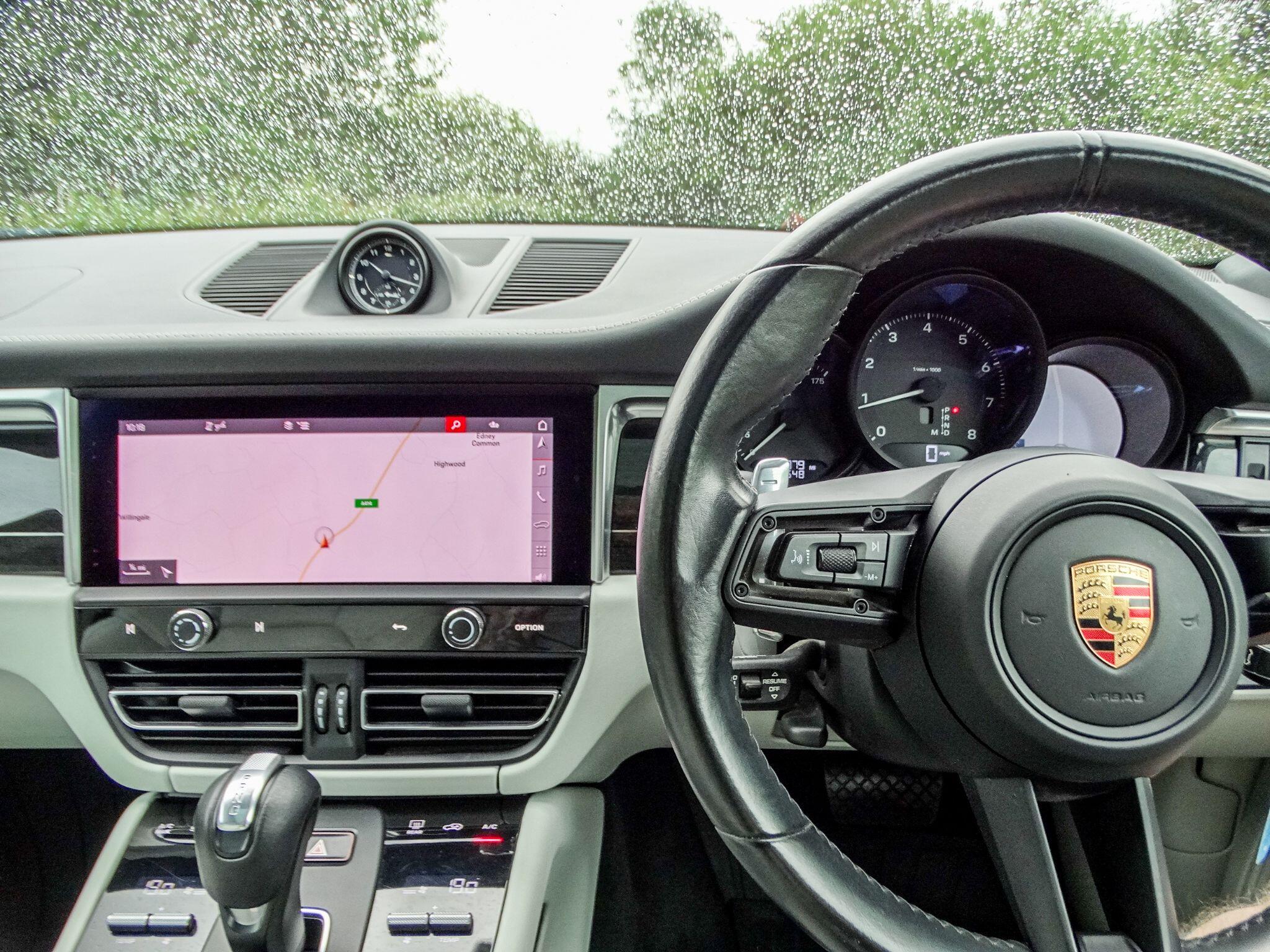 Porsche Macan 2.0T PDK 4WD Euro 6 (s/s) 5dr — photo 8