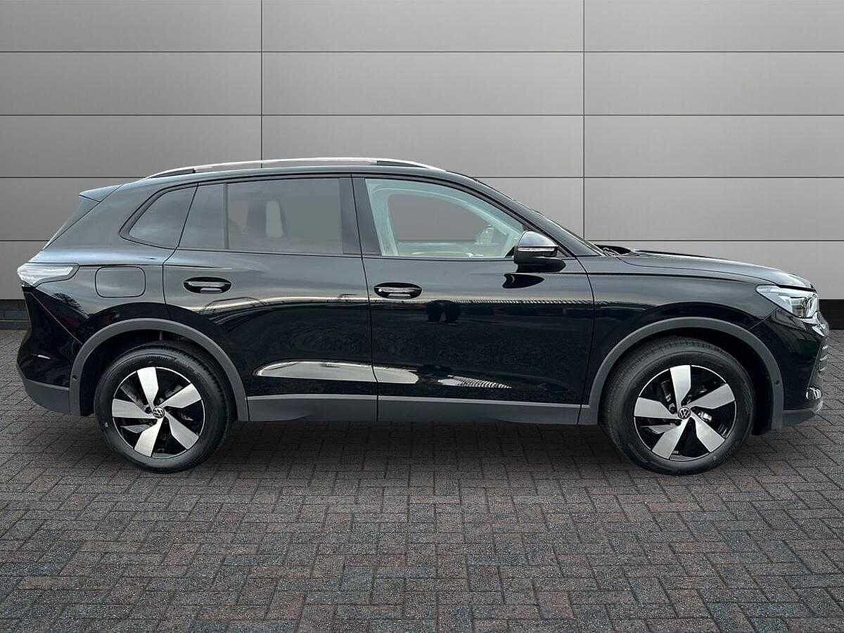 Volkswagen Tiguan Photo at-70dc8300ad7b43dfac5a9837f2ef0661.jpg