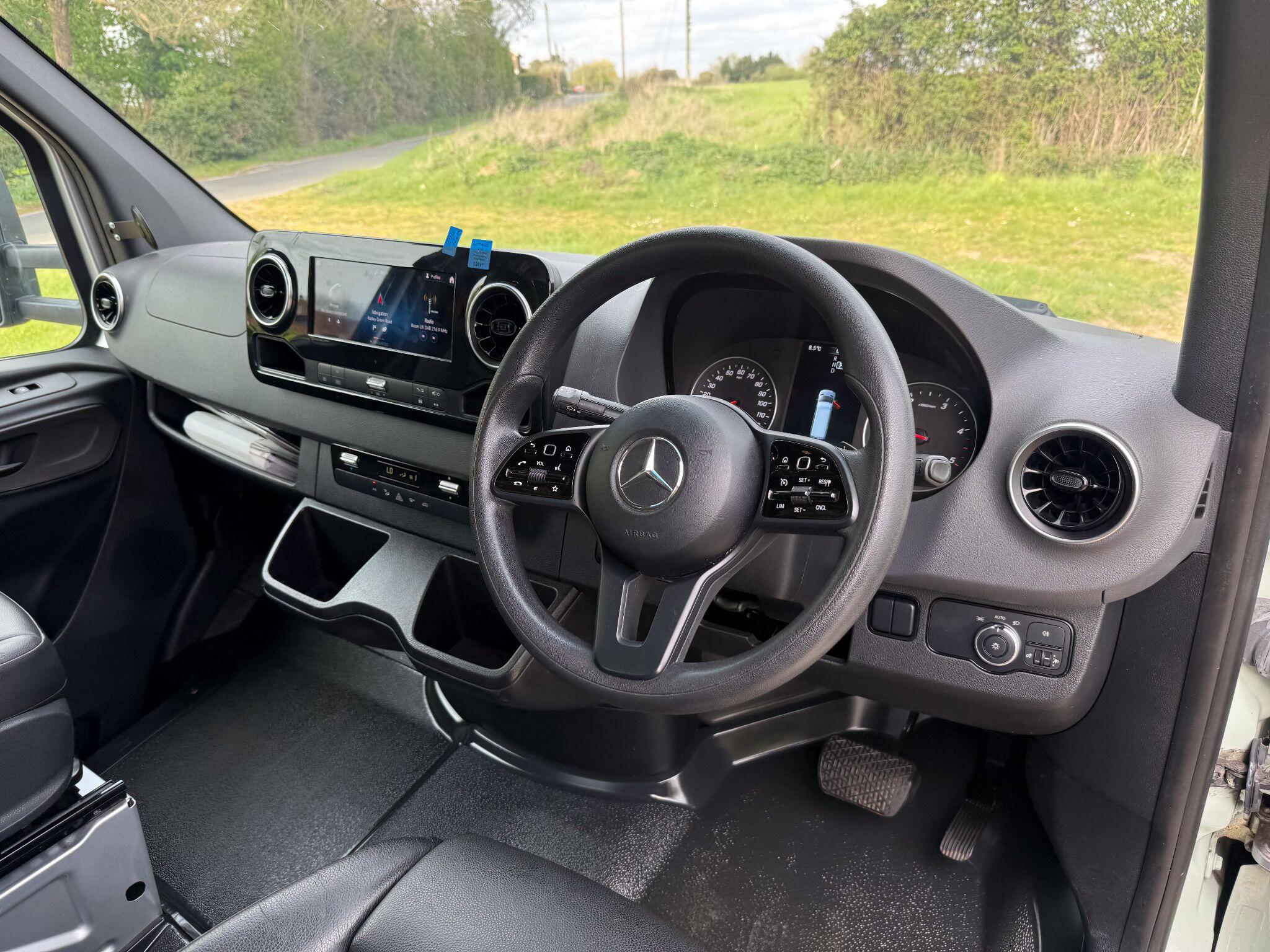 Mercedes-Benz Sprinter 2.1 516 CDI Chassis Cab 2dr Diesel G-Tronic+ RWD L2 Euro 6 (163 ps) — photo 5