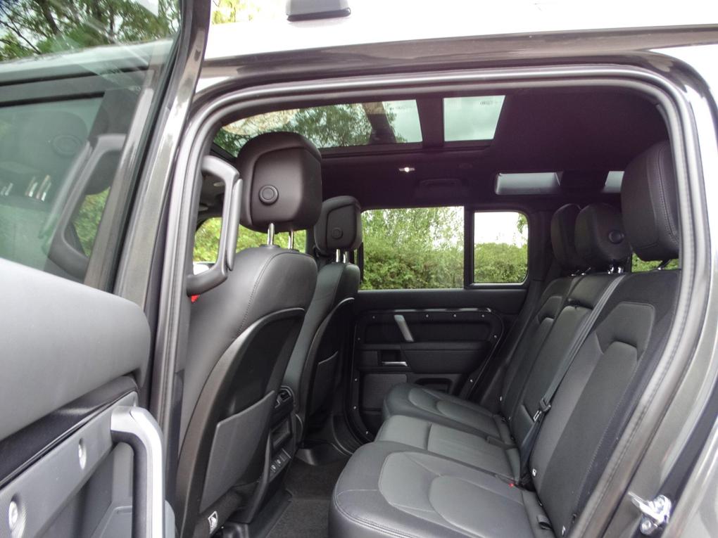 Used Land Rover Defender 110 AD22HPU 16