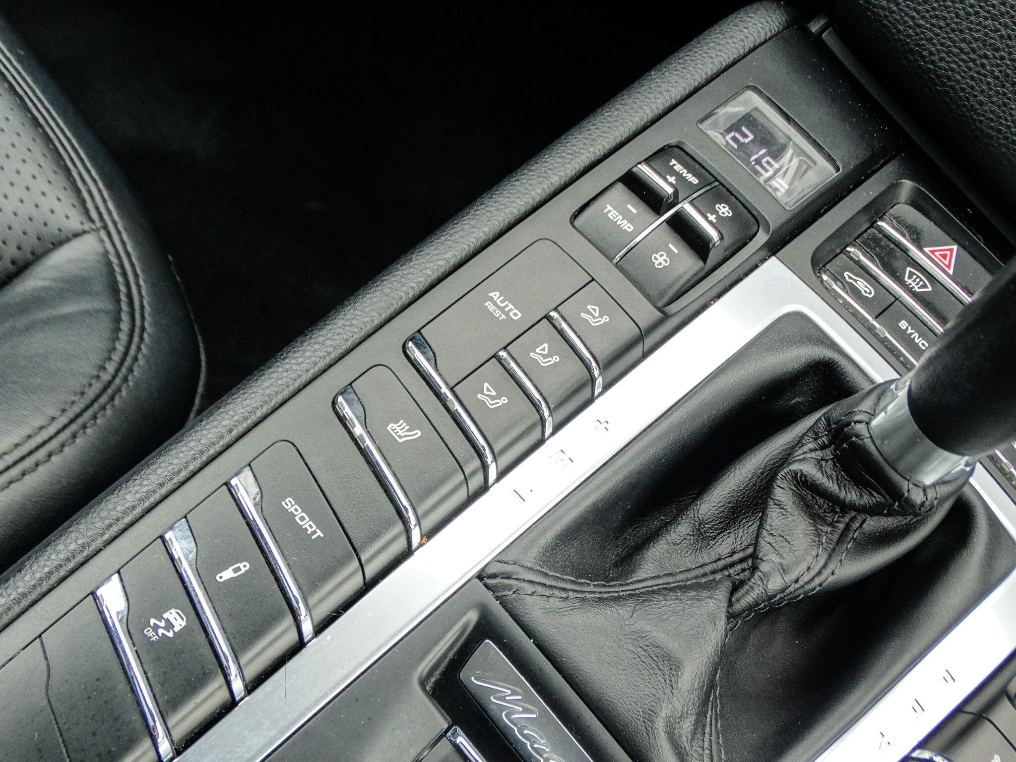 Porsche Macan 3.0 TD V6 S SUV 5dr Diesel PDK 4WD Euro 6 (s/s) (258 ps) — photo 23