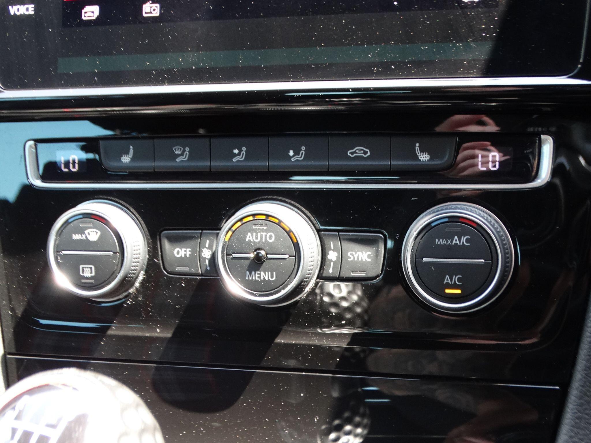 Volkswagen Golf 2.0 TSI GTI Performance Euro 6 (s/s) 5dr — photo 29