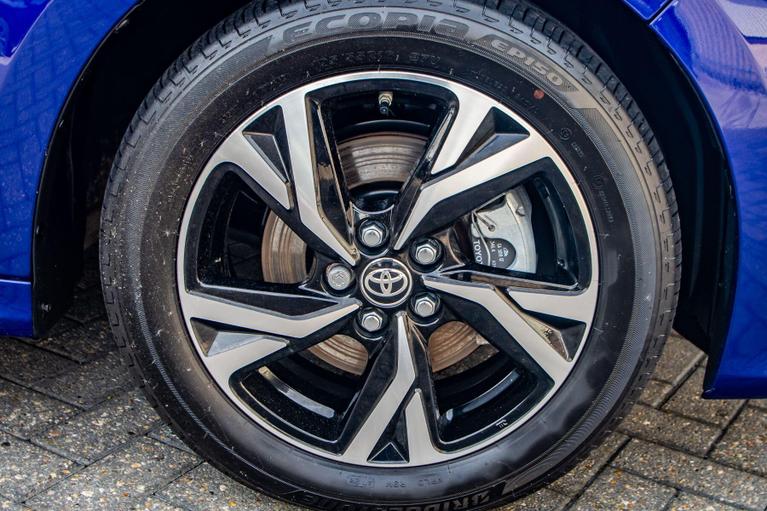 Used Toyota Yaris HV25LFX 20