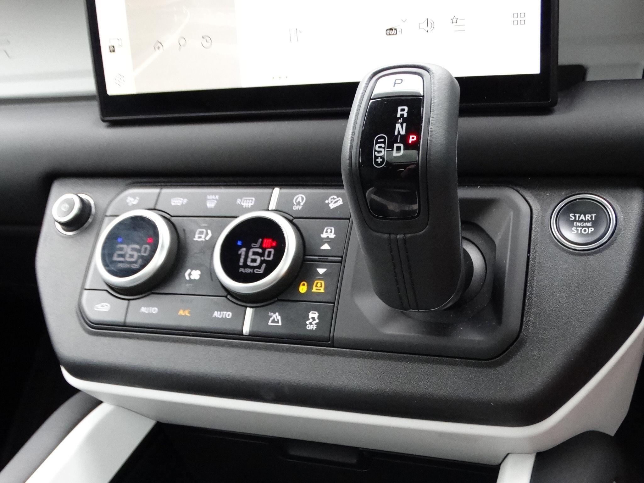 Land Rover Defender 110 3.0 D350 MHEV X-Dynamic SE Auto 4WD Euro 6 (s/s) 5dr — photo 31