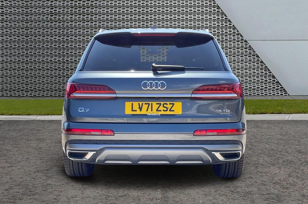 Audi Q7 Photo at-71972b53ef4a46d3b431b53b987cc606.jpg