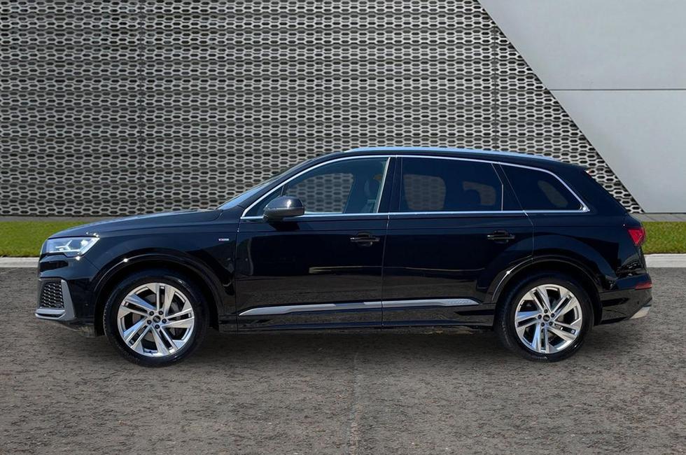 Audi Q7 Photo at-721f3f646d8a426eb57a8eb8d3ba9870.jpg