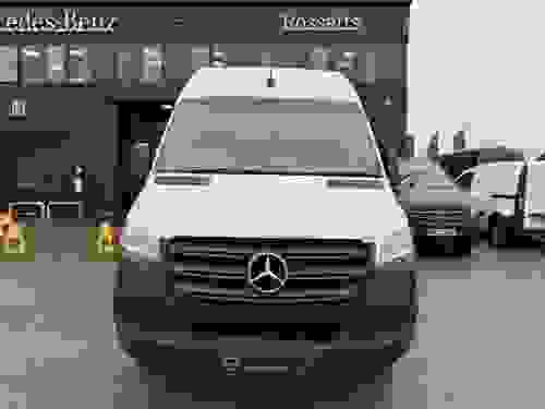 Mercedes-Benz Sprinter Photo at-723f4bd15a7241719f6a3b483e3dcb58.jpg