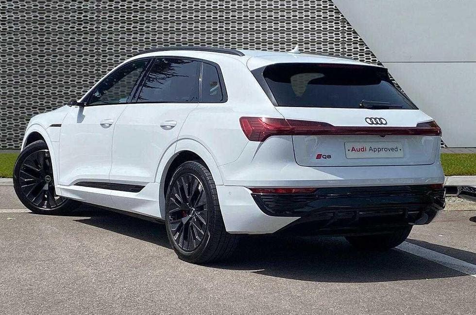 Audi Q8 Photo at-7243c6c29aa244d690712fbe31523263.jpg