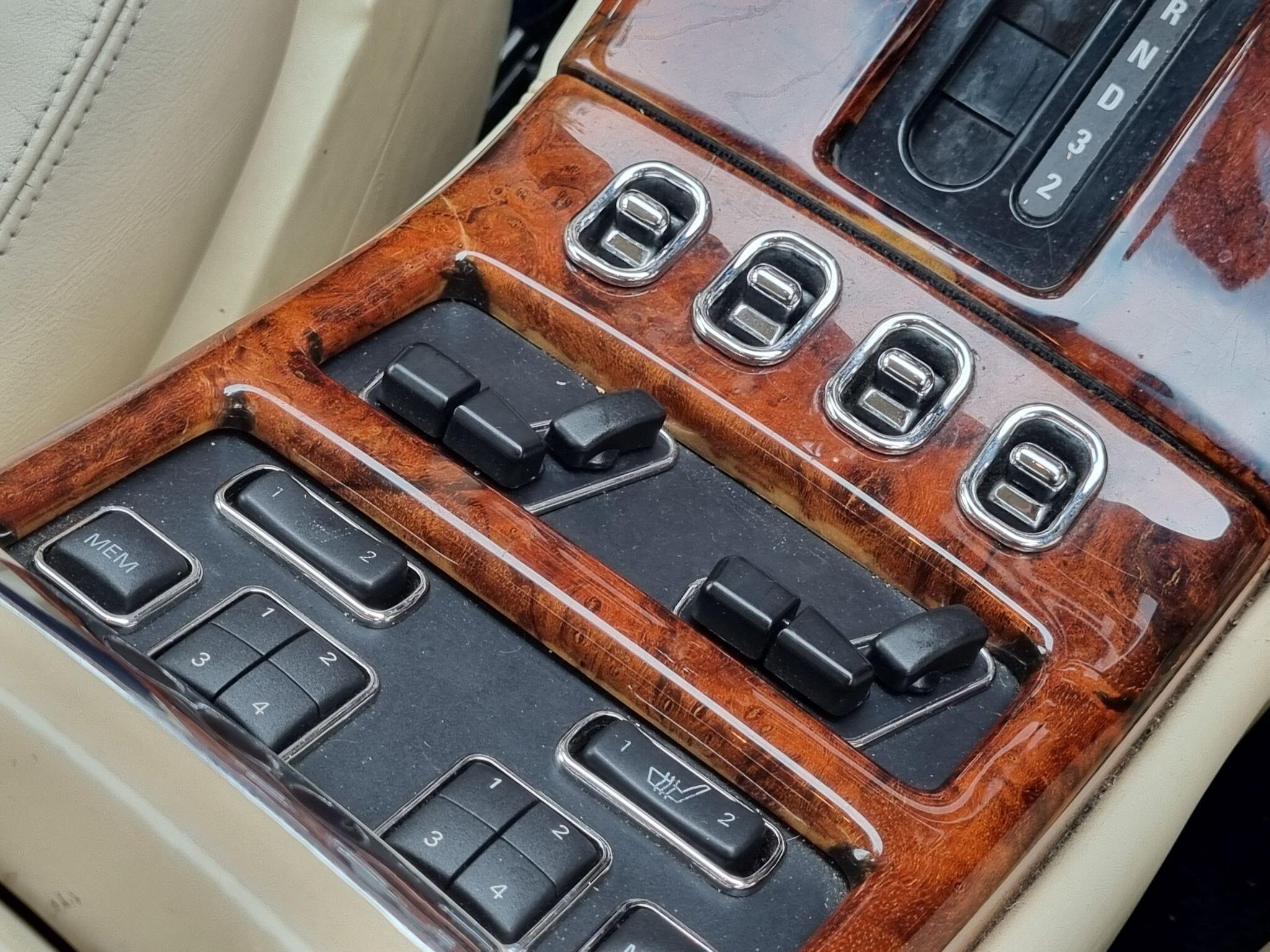 Bentley Arnage 6.8 R Saloon 4dr Petrol Automatic (495 g/km, 400 bhp) — photo 18
