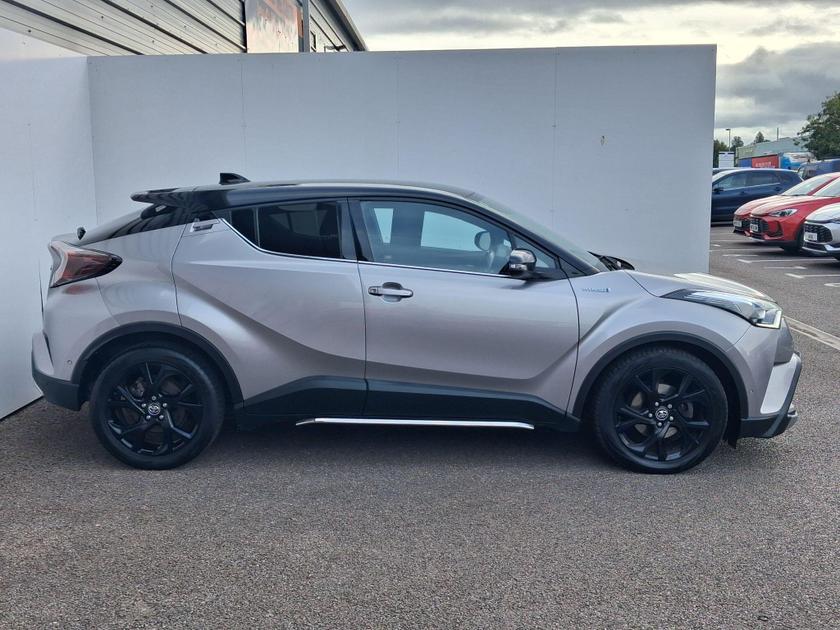 Toyota C-HR Photo at-73134014911f407ca460ef371616c187.jpg