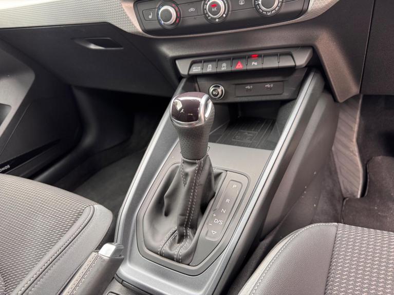 Used Audi A1 HF25TTE 27