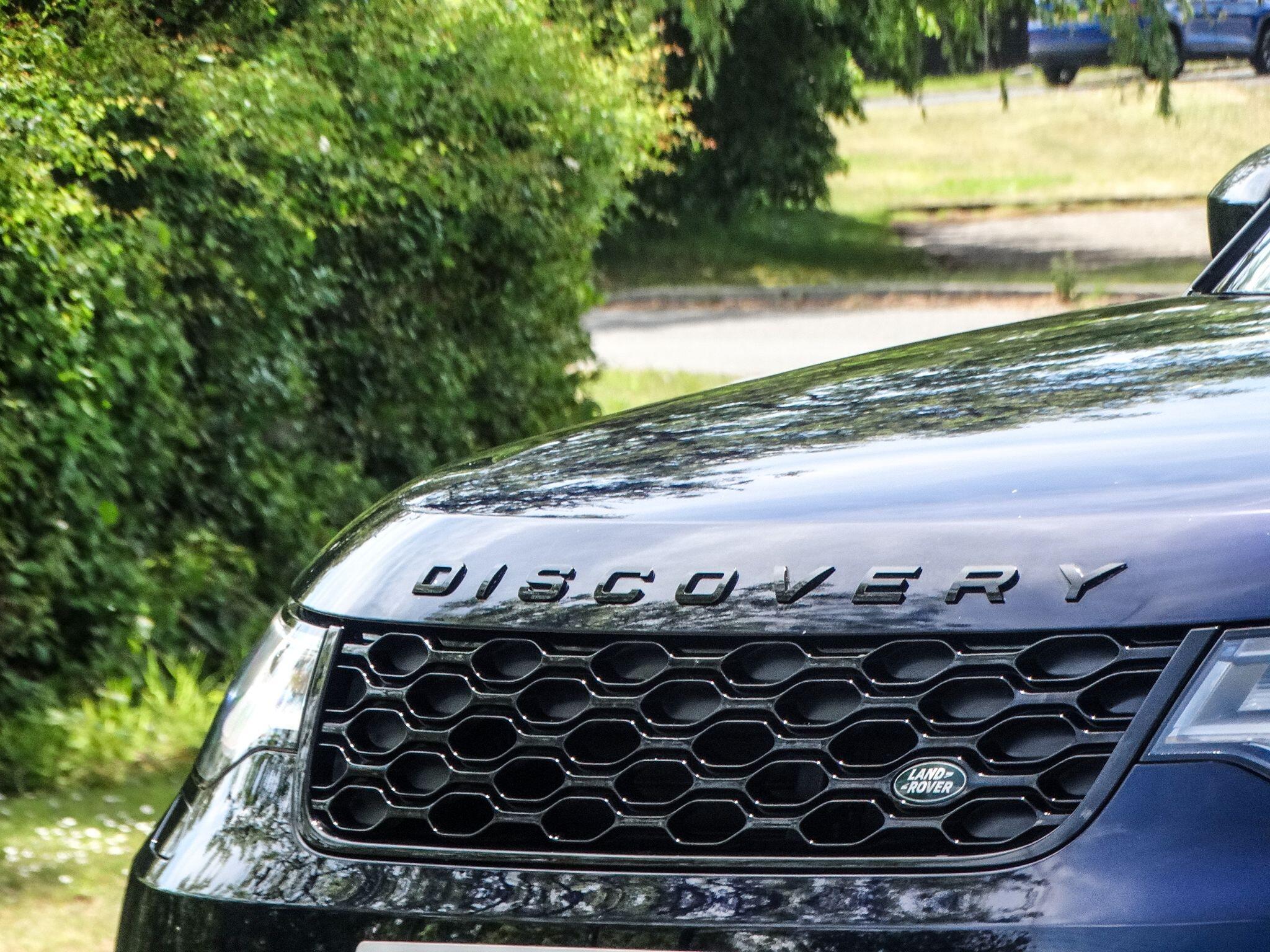 Land Rover Discovery 3.0 D300 MHEV R-Dynamic SE SUV 5dr Diesel Auto 4WD Euro 6 (s/s) (300 ps) — photo 9