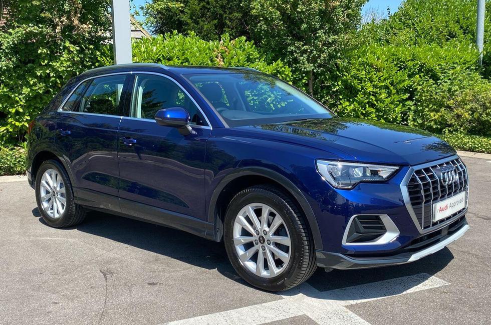 Audi Q3 Photo at-73c84111b2194bd9b5a46a183888e651.jpg
