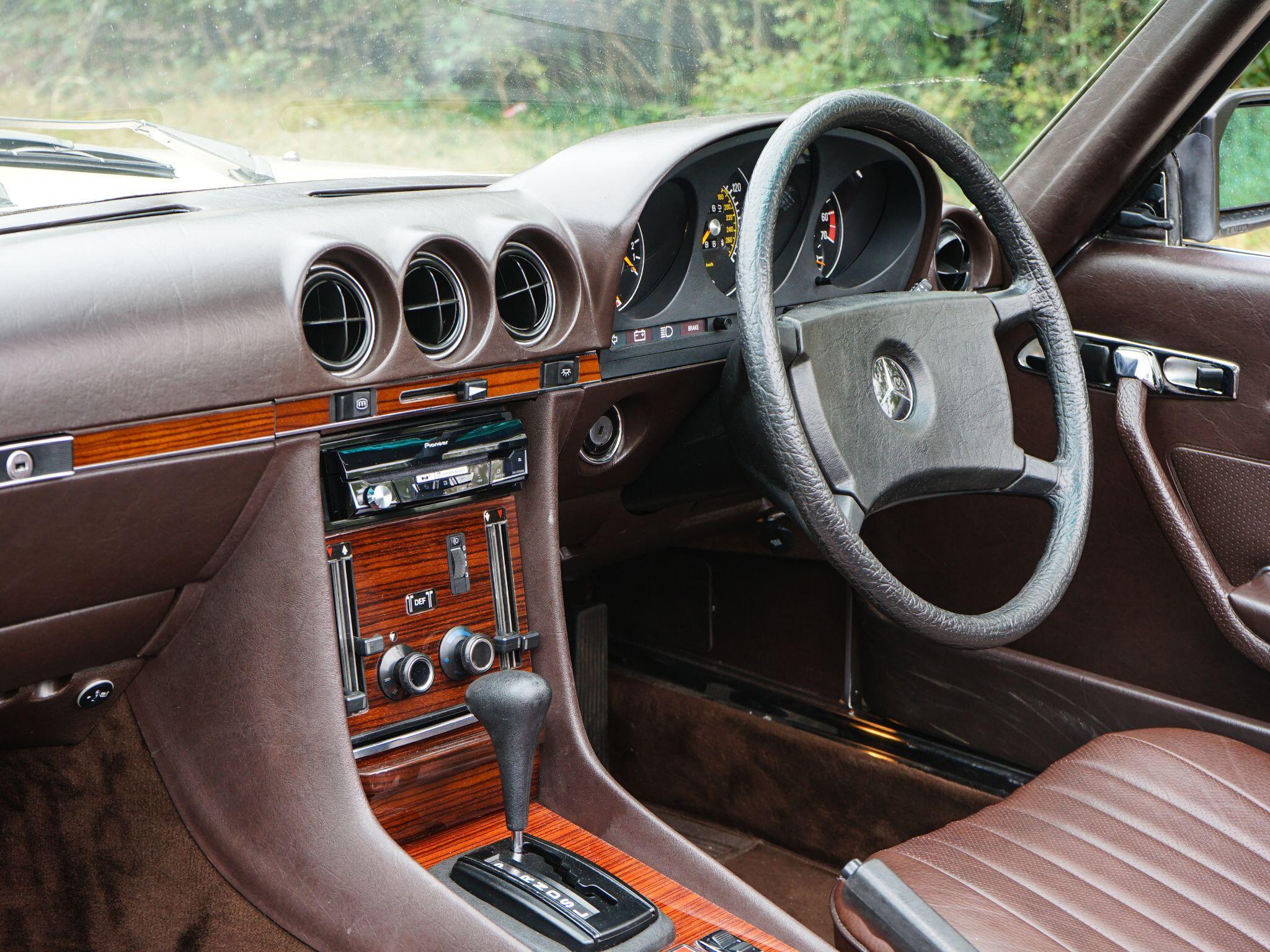 Mercedes-Benz 500 SL — photo 14