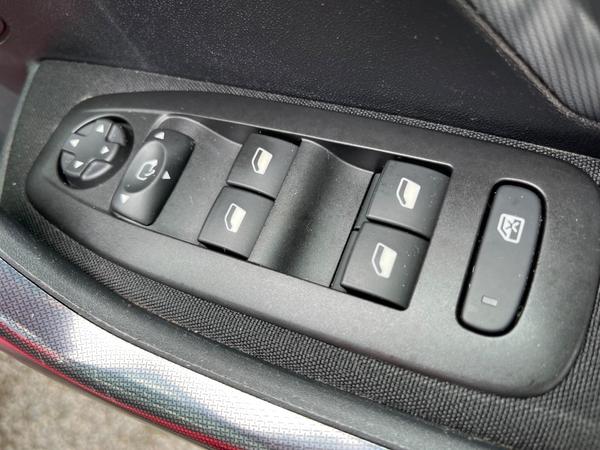 Used Peugeot 2008 BV67AKO 36