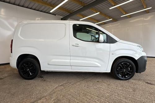 Citroen BERLINGO Photo at-748b0c6b813c41ddb3f17a266cd60d5d.jpg