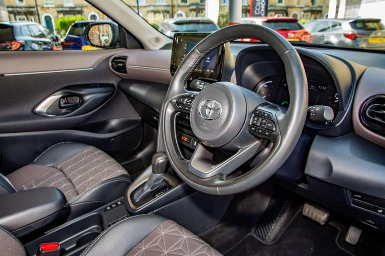 Used Toyota Yaris Cross WU24XSN 13