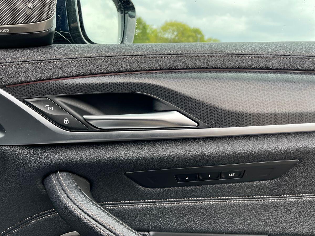 BMW 5 Series Photo 28