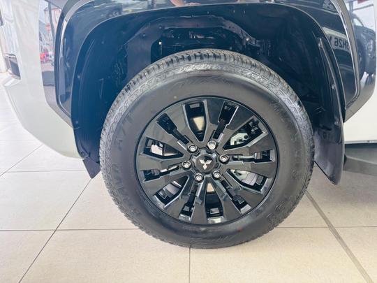 Mitsubishi L200 Photo at-74bd4e5fd17343d2b63b12540a98f14b.jpg
