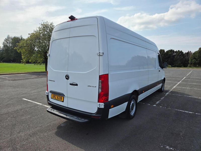 Mercedes-Benz Sprinter Photo at-74c916b873e04d219aed01240fcd1f5c.jpg