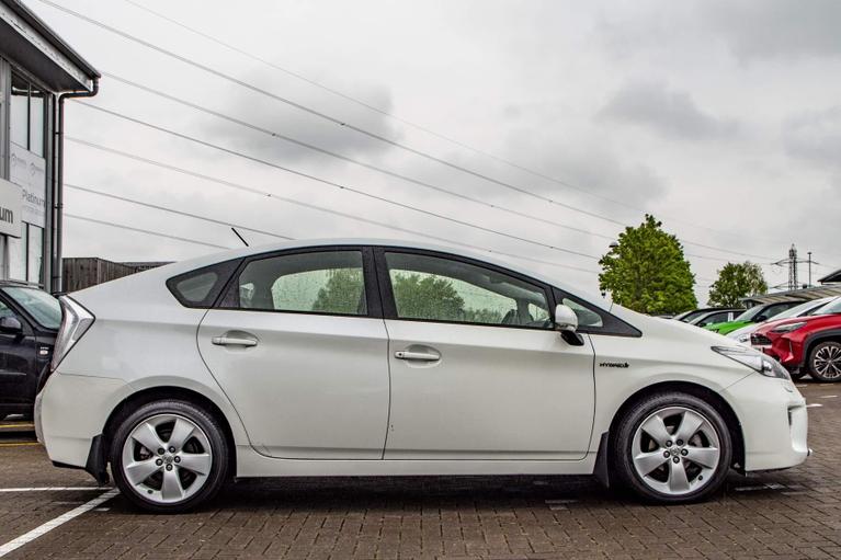 Used Toyota Prius FN64WKM 3