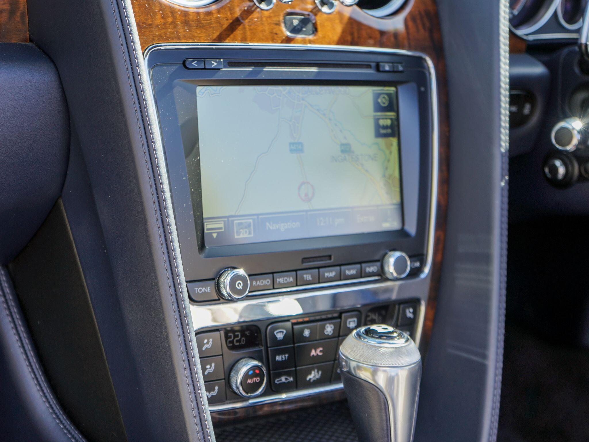Bentley Continental 4.0 V8 GTC Convertible 2dr Petrol Auto 4WD Euro 6 (507 ps) — photo 19