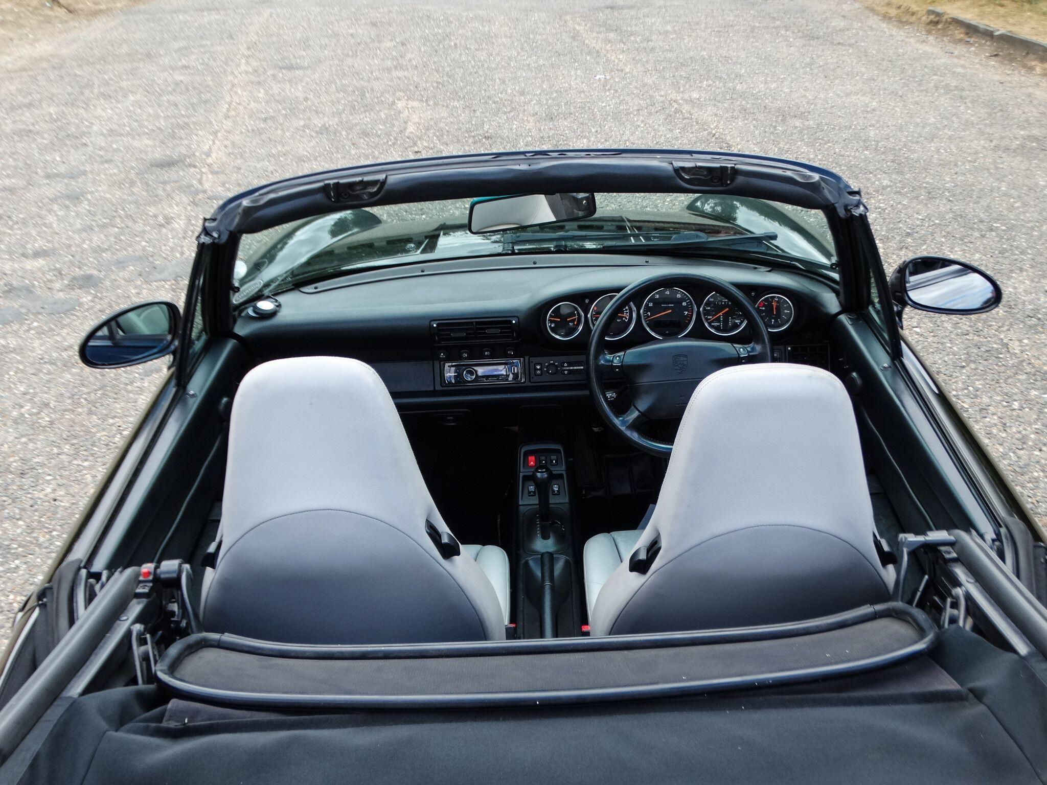 Porsche 911 3.6 993 Carrera Cabriolet Tiptronic S 2dr — photo 20