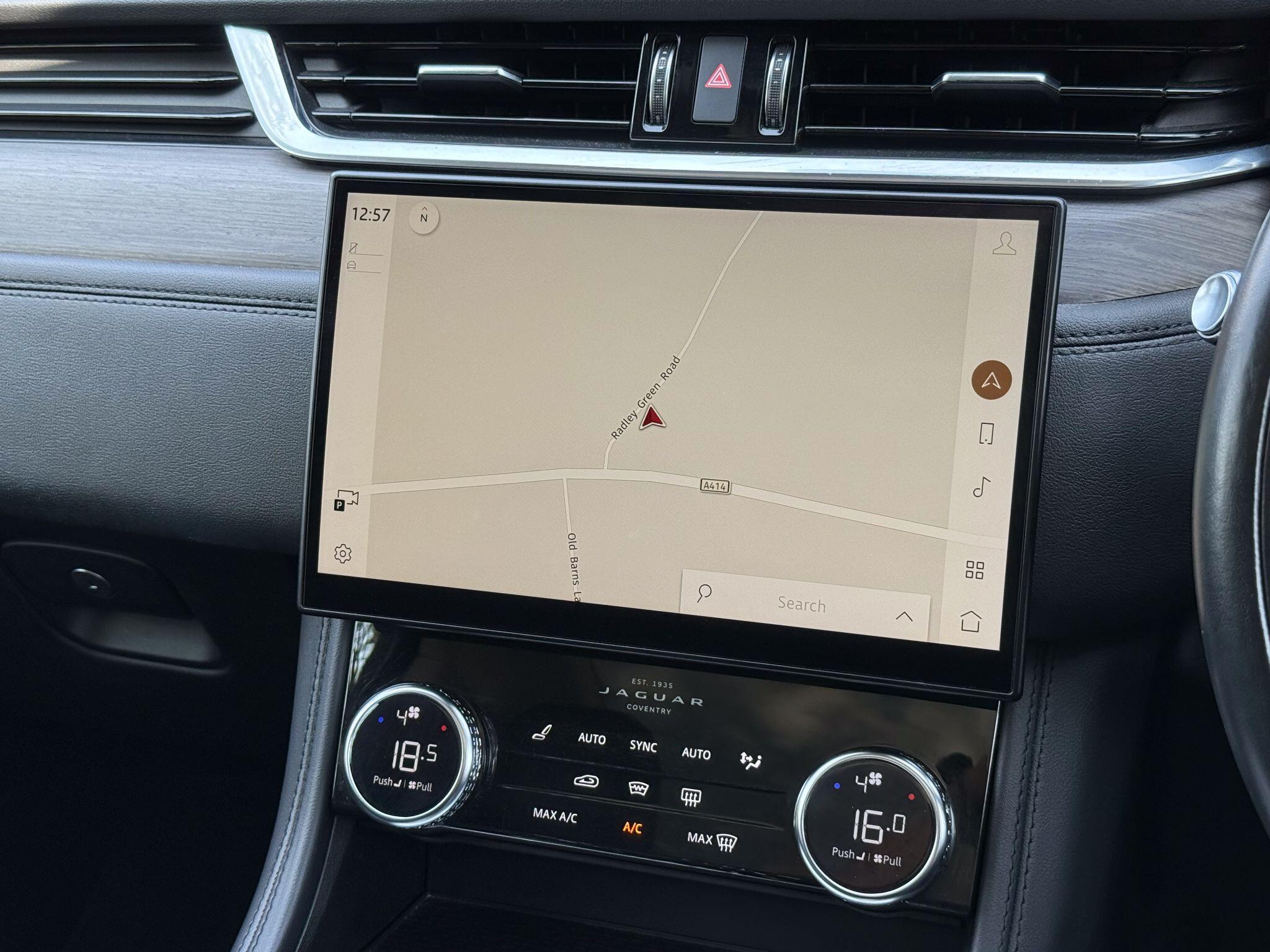 Jaguar F-PACE 2.0 D200 MHEV S Auto AWD Euro 6 (s/s) 5dr — photo 14