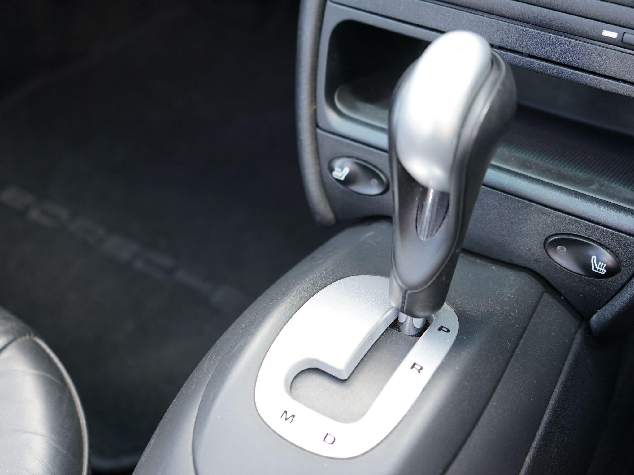 Porsche 911 3.6 996 Turbo Coupe 2dr Petrol Tiptronic S AWD (339 g/km, 414 bhp) — photo 21