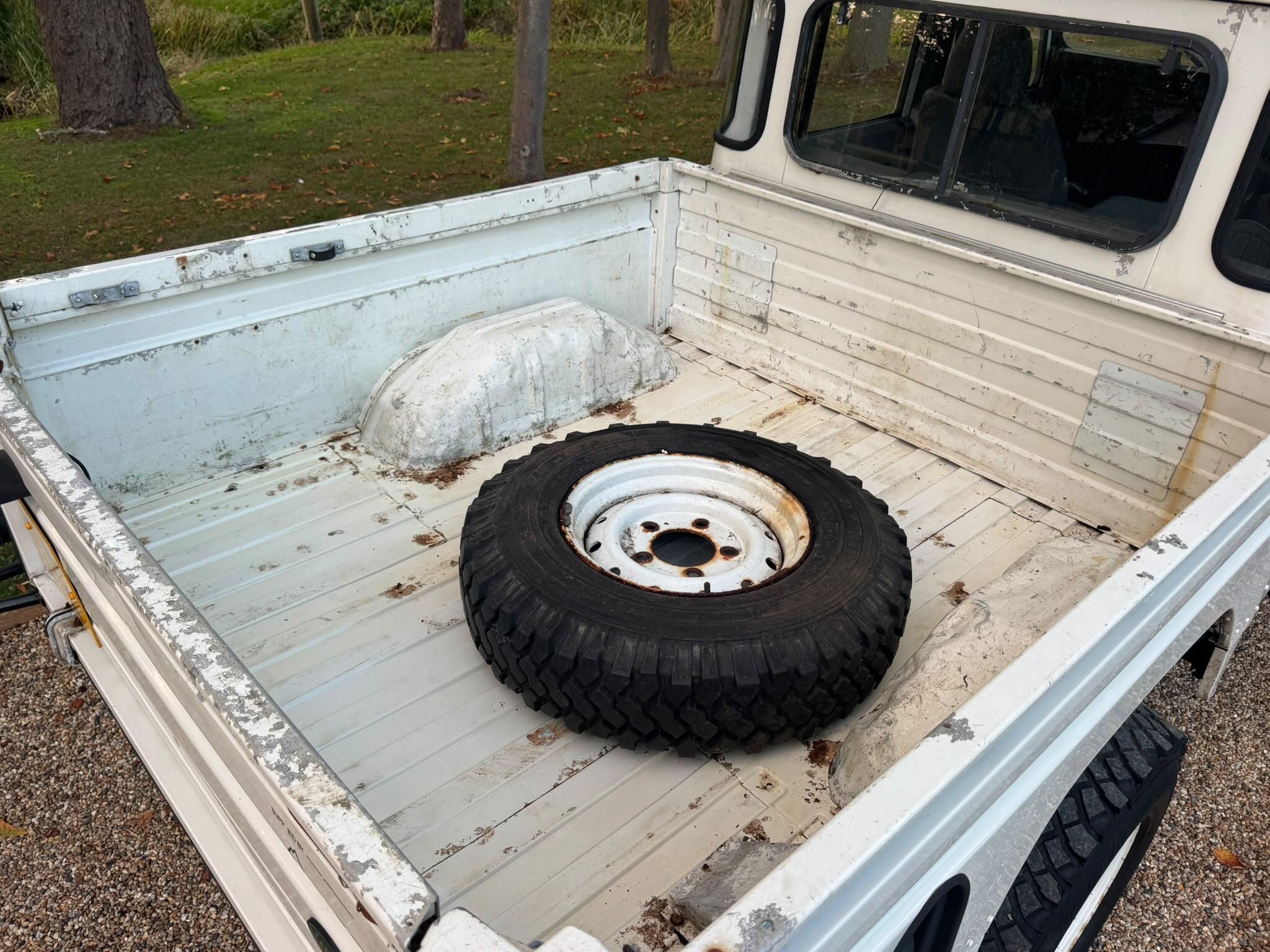 Land Rover Defender 130 2.5 TD5 4dr (High capacity) — photo 8