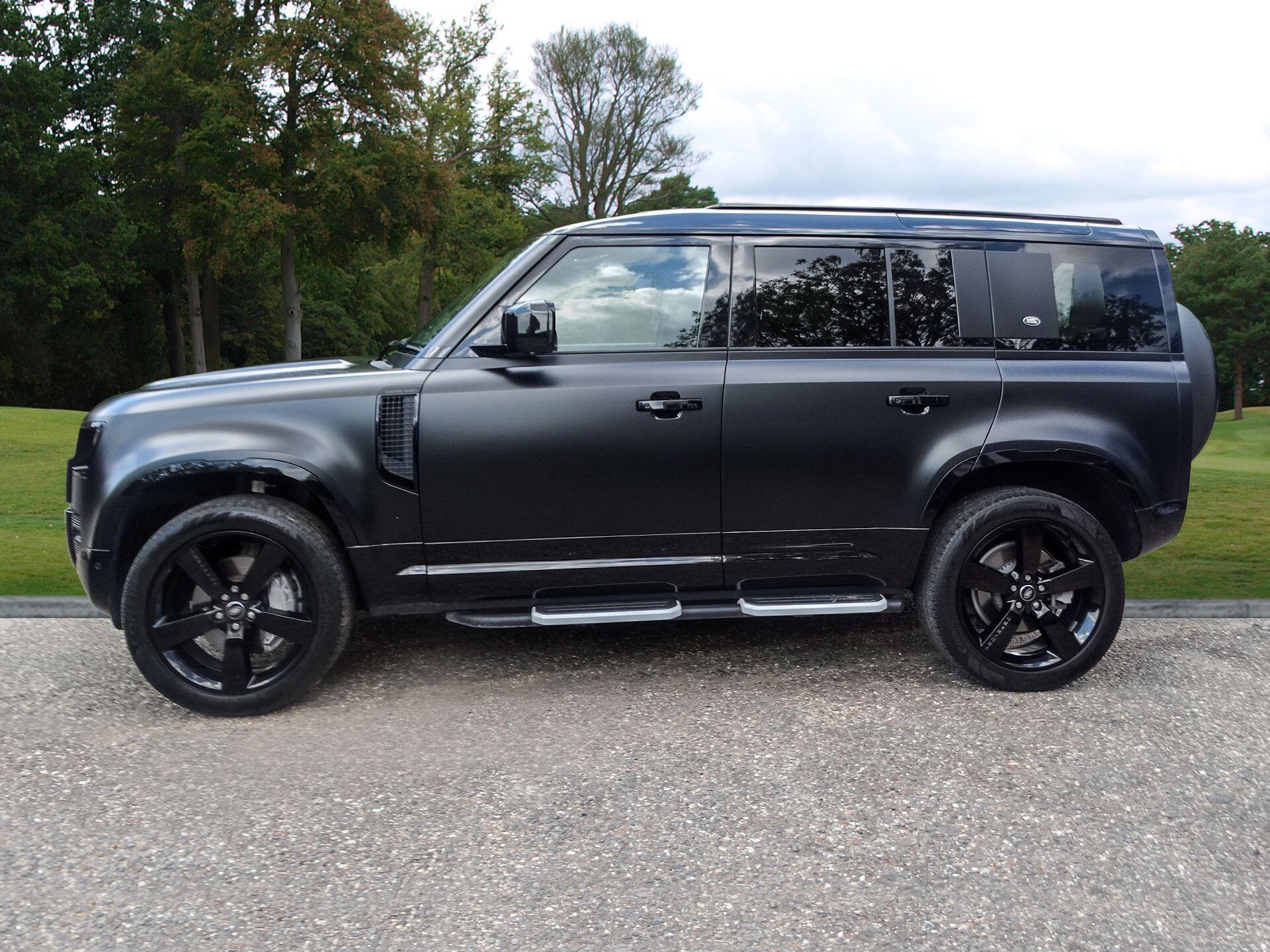 Land Rover Defender 110 3.0 D300 MHEV X-Dynamic SE Auto 4WD Euro 6 (s/s) 5dr — photo 2