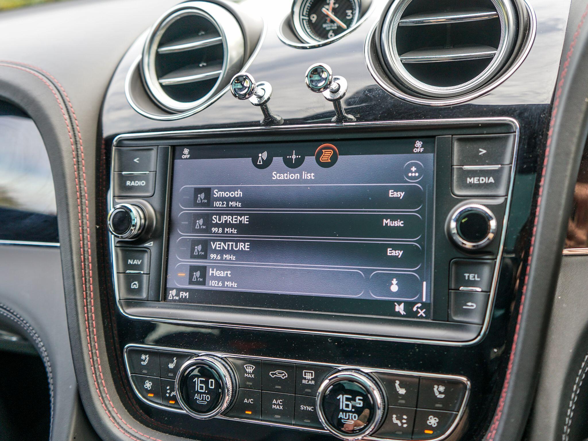 Bentley Bentayga 4.0 V8 Auto 4WD Euro 6 (s/s) 5dr — photo 31