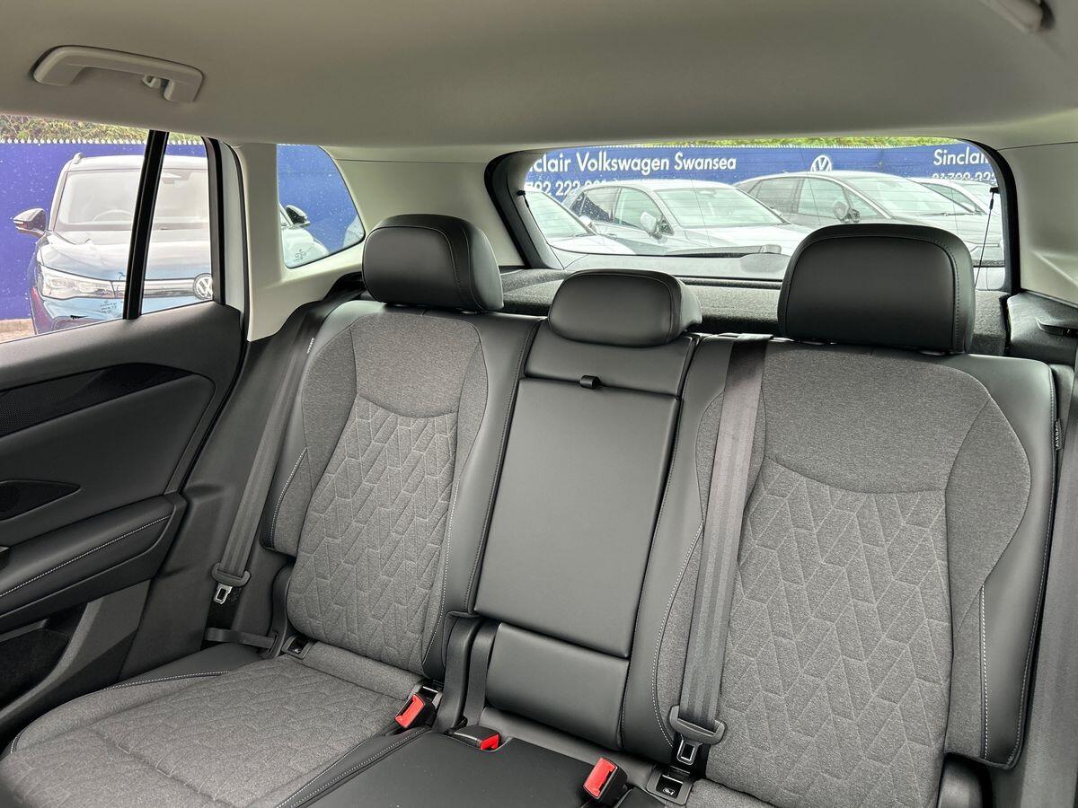 Volkswagen Tiguan Photo at-7670062e924d48e7b4f5ba13f93d8e6f.jpg