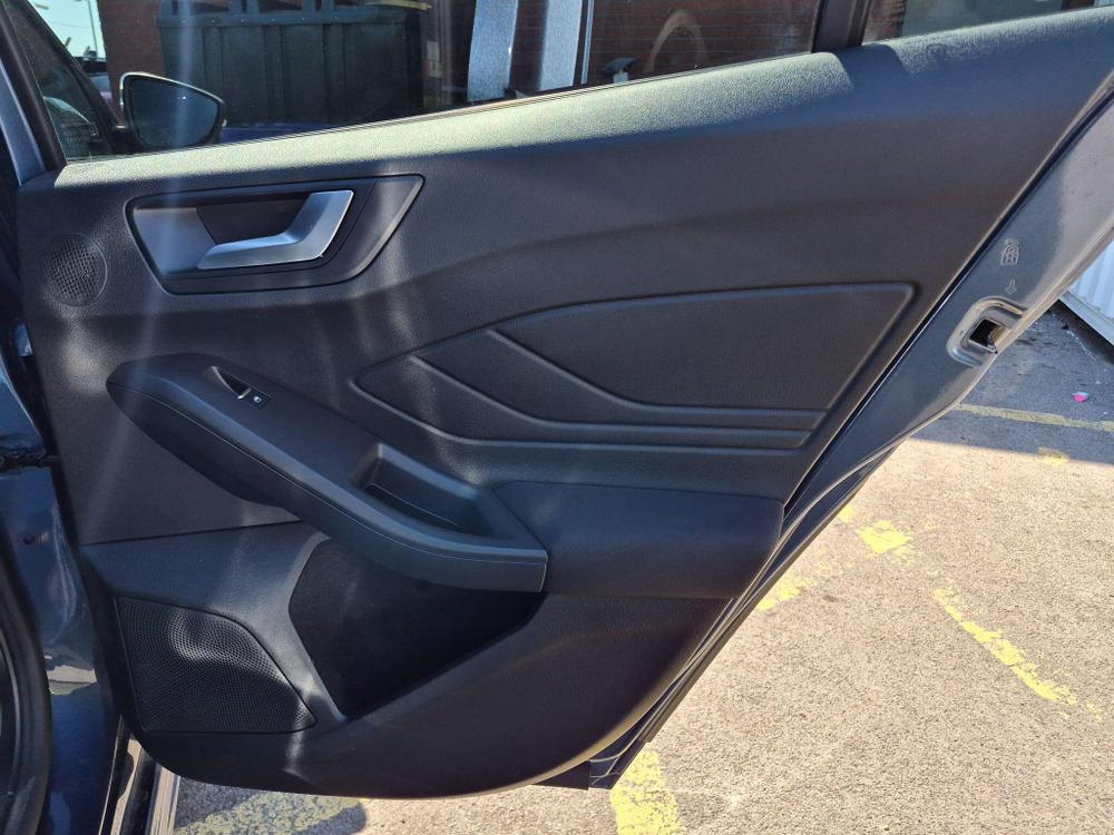 Ford Focus Photo at-76c7130590db49ca82fd9300eeb2fee6.jpg