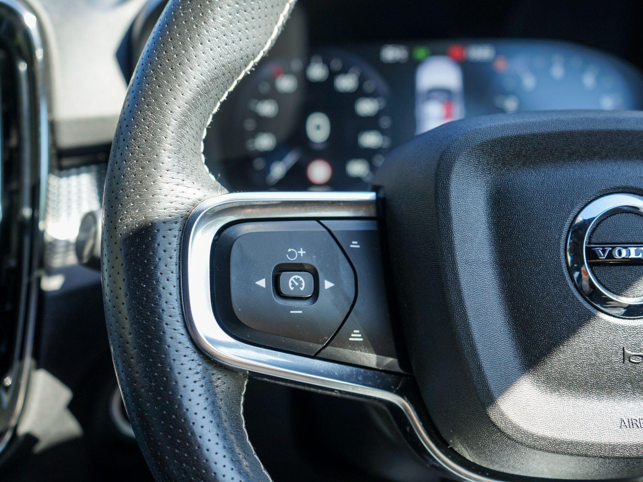 Volvo XC40 1.5 T3 R-Design Euro 6 (s/s) 5dr — photo 28